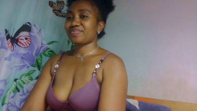 Meralda live cam on Cam4