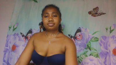 Meralda live cam on Cam4