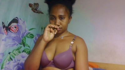 Meralda live cam on Cam4