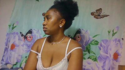 Meralda live cam on Cam4