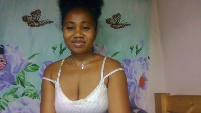 Meralda live cam on Cam4