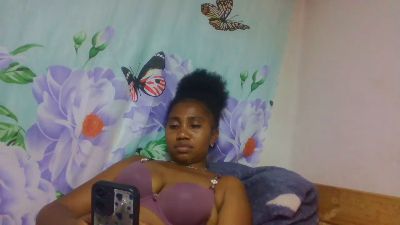 Meralda live cam on Cam4