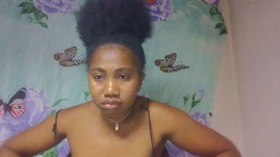 Meralda live cam on Cam4