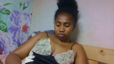 Meralda live cam on Cam4