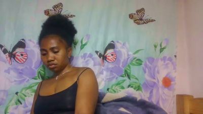 Meralda live cam on Cam4