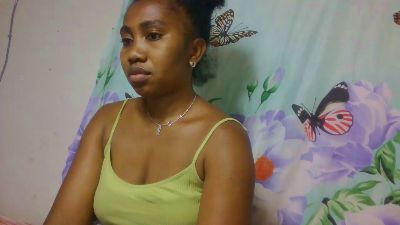 Meralda live cam on Cam4