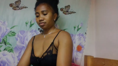 Meralda live cam on Cam4