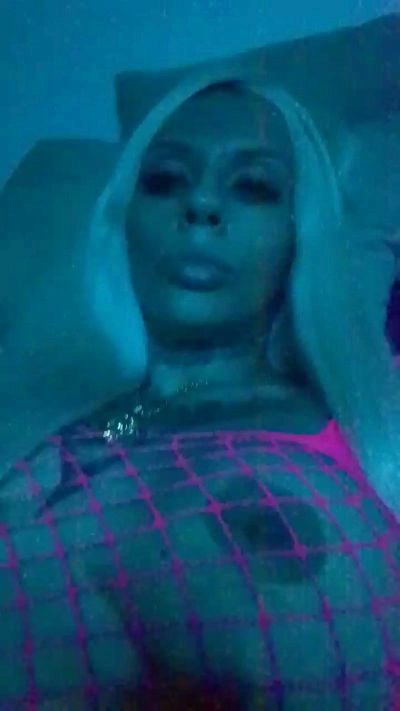 Mercedes live cam on Cam4