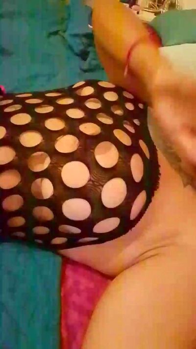 Mercedes live cam on Cam4