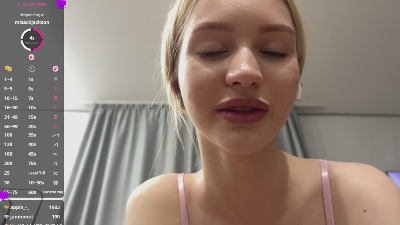 MeredithWojnar live cam on Cam4