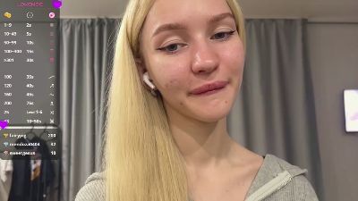 MeredithWojnar live cam on Cam4