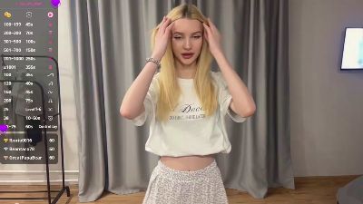 MeredithWojnar live cam on Cam4