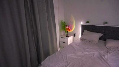 MeridithTwinam live cam on Cam4