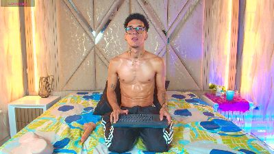 Merlin_2026 live cam on Cam4