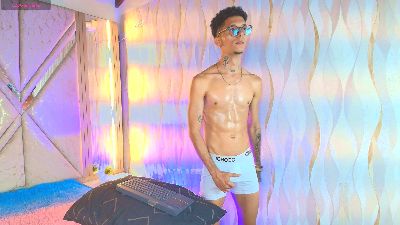 Merlin_2026 live cam on Cam4
