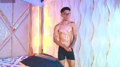 Merlin_2026 live cam on Cam4
