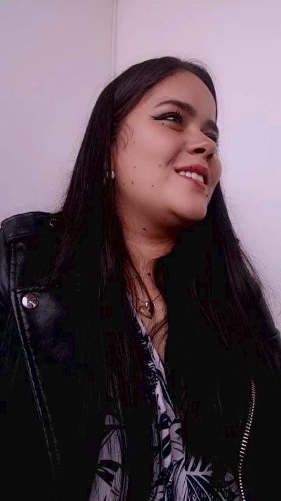 Merlinawhithe live cam on Cam4