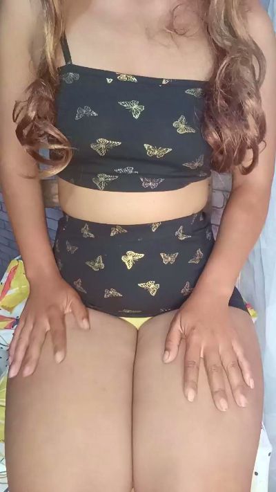 Mety_foana live cam on Cam4