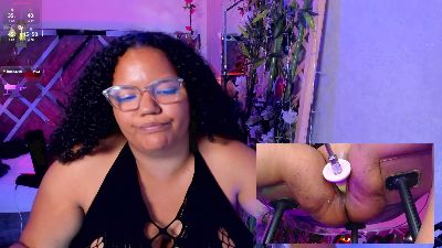 MhiaRey live cam on Cam4