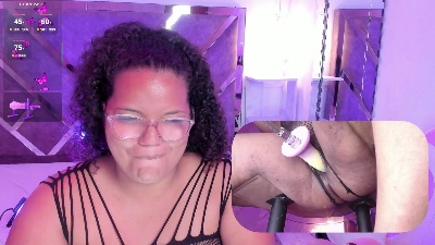 MhiaRey live cam on Cam4