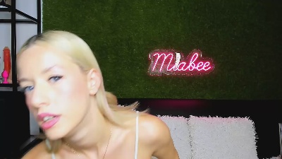 MiaBaee live cam on Cam4