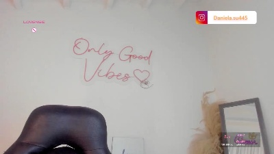 MiaDaniella__ live cam on Cam4