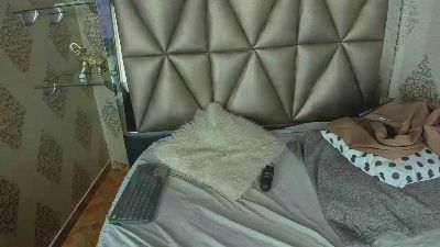 MiaFox03 live cam on Cam4