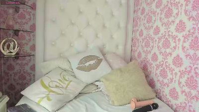 MiaFox03 live cam on Cam4