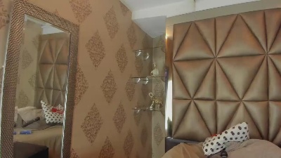 MiaFox03 live cam on Cam4
