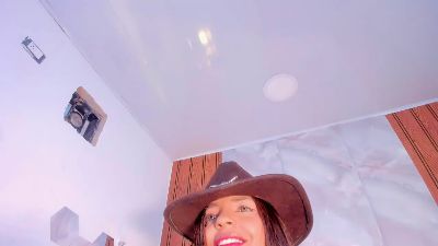MiaKirshner live cam on Cam4