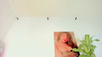 MiaKirshner live cam on Cam4