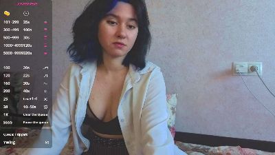 MiaLovelyOne live cam on Cam4