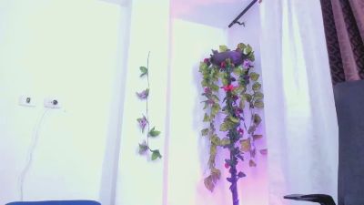 MiaRoberts_ live cam on Cam4