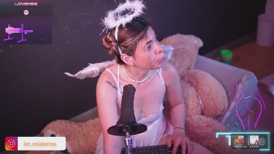 MiaTorres live cam on Cam4