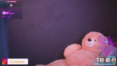 MiaTorres live cam on Cam4