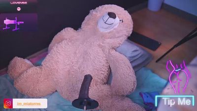 MiaTorres live cam on Cam4