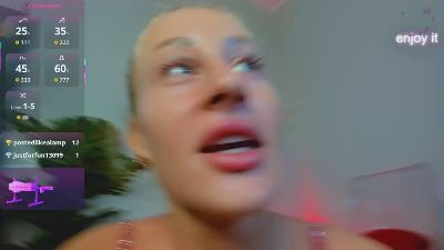 Mia__Milan live cam on Cam4