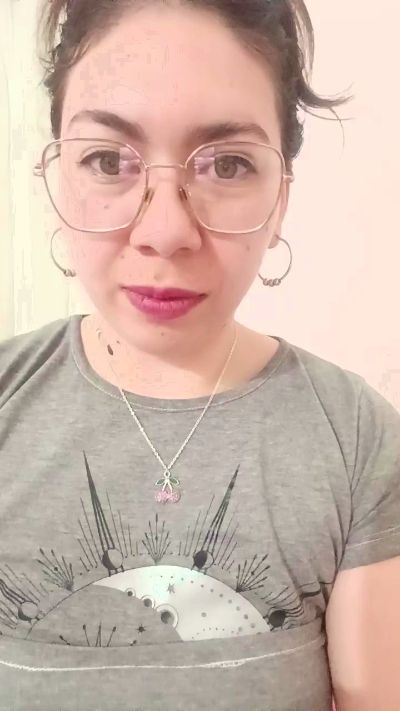 Mia_essence24 live cam on Cam4