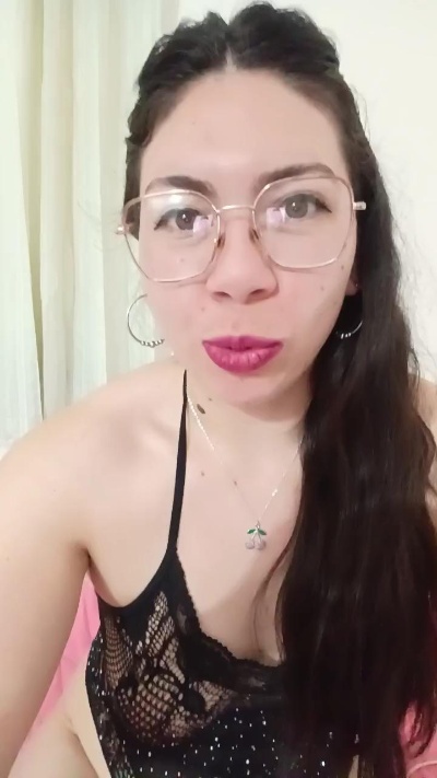 Mia_essence24 live cam on Cam4