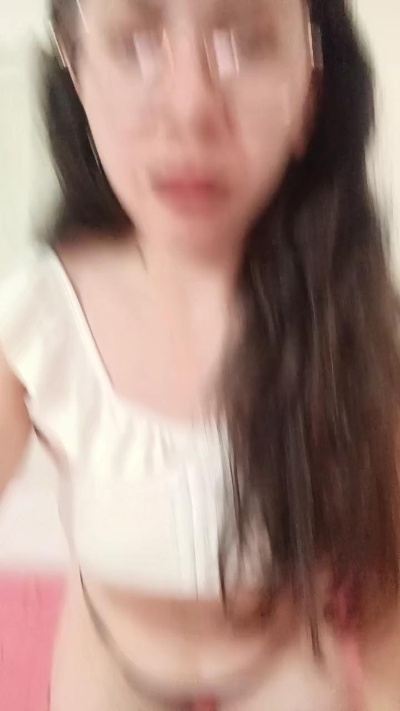 Mia_essence24 live cam on Cam4