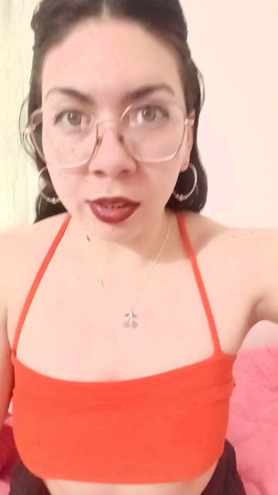 Mia_essence24 live cam on Cam4