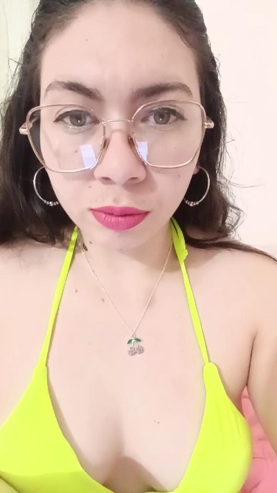 Mia_essence24 live cam on Cam4