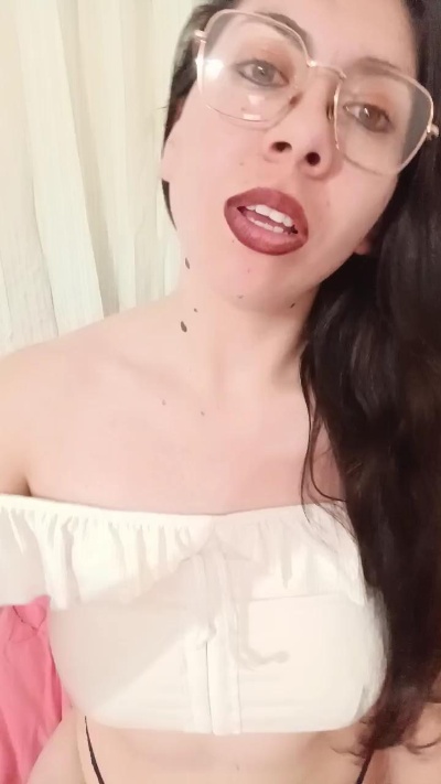 Mia_essence24 live cam on Cam4