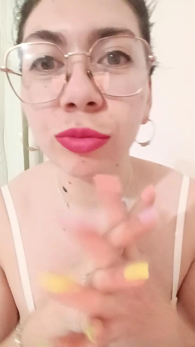Mia_essence24 live cam on Cam4
