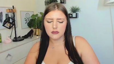 Miabrunette22 live cam on Cam4