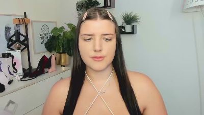 Miabrunette22 live cam on Cam4