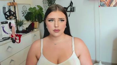 Miabrunette22 live cam on Cam4