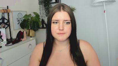 Miabrunette22 live cam on Cam4