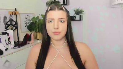 Miabrunette22 live cam on Cam4