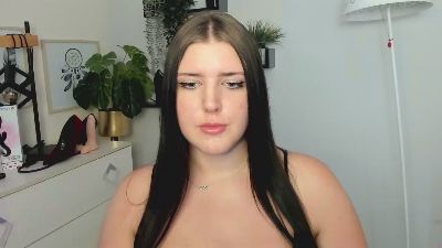 Miabrunette22 live cam on Cam4